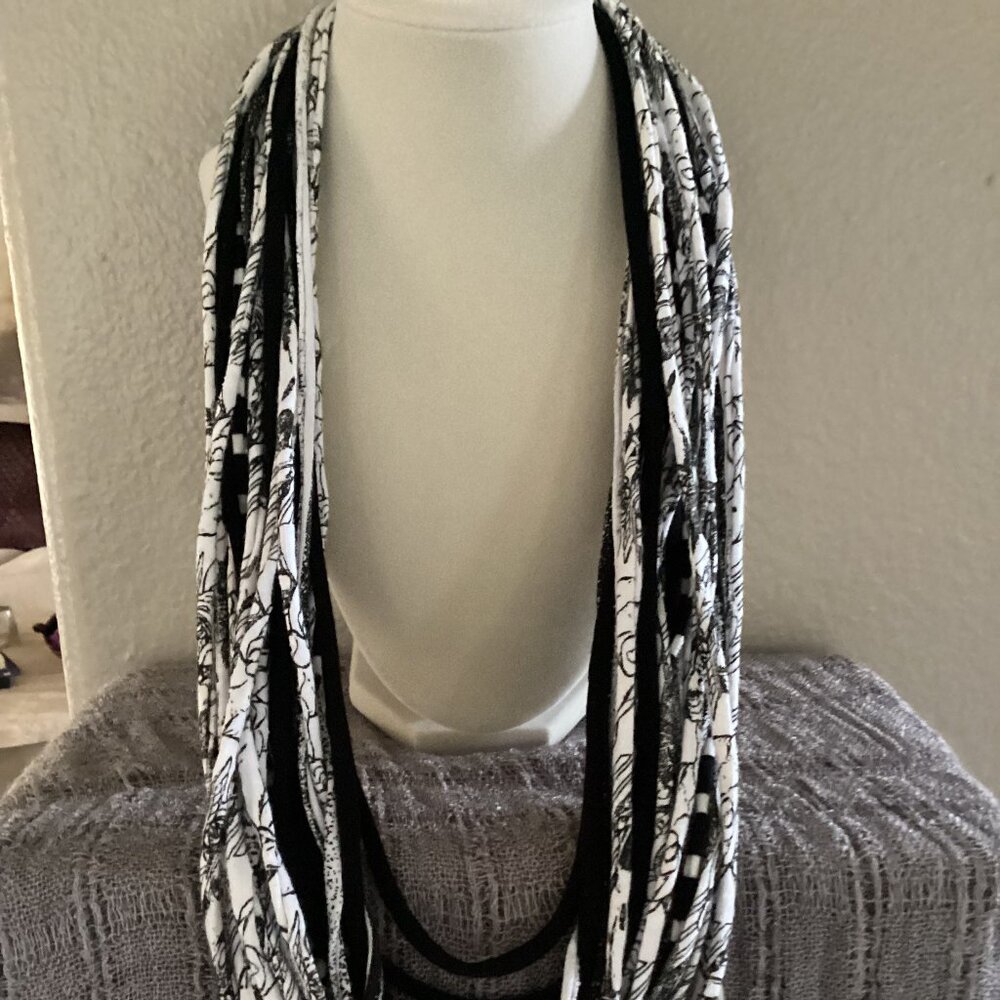 Black and white patterned T-shirt fabric necklace, 16 inches